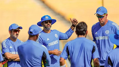 Gautam Gambhir with his assistants