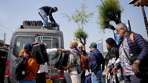 Scared tourists return from Jammu Kashmir cancelling trips