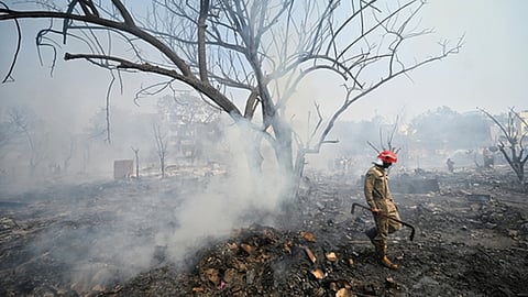 massive fire breakout in delhi 2 died