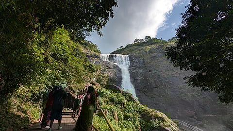 palaruvi waterfall temporarily closed