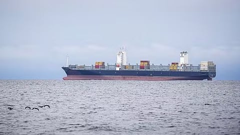 America imposes checks on ships in Hormuz