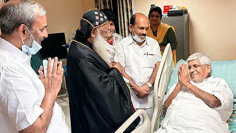 Catholica Bawa visits G Sukumaran Nair at hospital