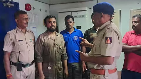 Pakistani national arrives at Karwar port; Coast Guard sends him back