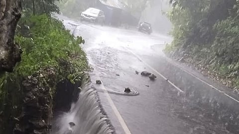 Neriamangalam-Idukki road collapsed due to mountain waterlogging
