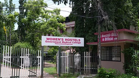thiruvananthapuram medical college womens hostel food poisoning