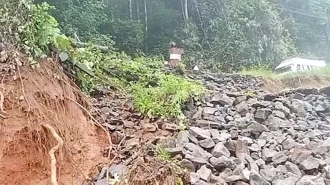 Heavy rain; landslides on national highway