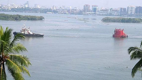 missing navy officer dead body found in kochi Lake