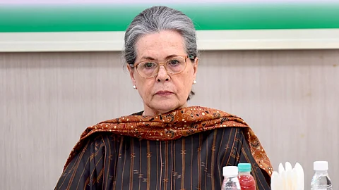 sonia gandhi health deteriorates rush to hospital
