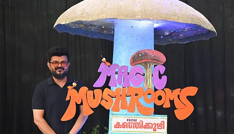 നാദിർഷാ സംവിധാനം ചെയ്യുന്ന കോമഡി ട്രാക്കിലുള്ള ചിത്രത്തിൽ അക്ഷയ ഉദയകുമാറാണ് വിഷ്ണു ഉണ്ണികൃഷ്ണന്റെ നായികയായെത്തുന്നത്