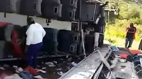 6 people died when a bus carrying an indian group on a tour from qatar fell into a ditch