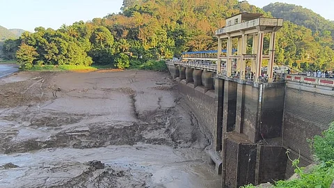 അണക്കെട്ടുകളിലെ മണലും ചെളിയും നീക്കംചെയ്ത് സംഭരണശേഷി വർധിപ്പിക്കുന്നതിലൂടെ വെള്ളപ്പൊക്കവും ജലക്ഷാമവും പരിഹാരിക്കാനാവുമെന്ന് മന്ത്രി