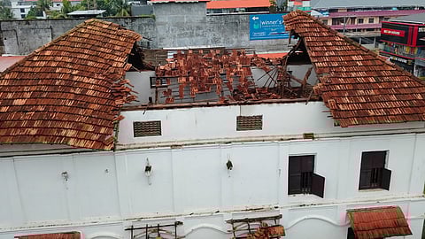 Jewish synagogue roof collapsed in Mala