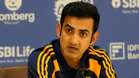 gautham gambhir returns to india due to family emergency