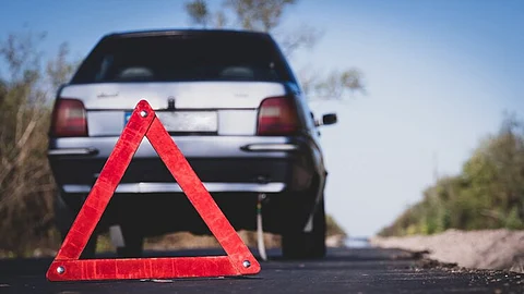 kid falls from car hurt