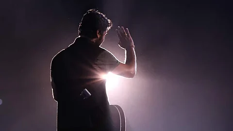 india's highest paid singer charging 14 crore for 2 hours show