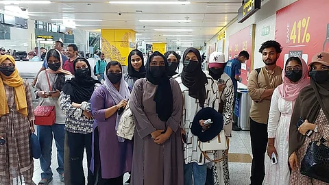 യാത്രാ സംഘത്തിലെ 12 പേർ വിദ്യാർഥികളാണ് | 14 more Malayalees evacuated from Iran