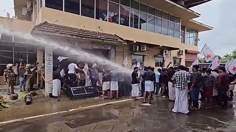 dyfi protest at paliyekkara toll plaza