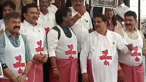 lungi- banyan protest Maharashtra assembly