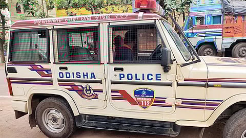 odisha girl set on fire by 3 men