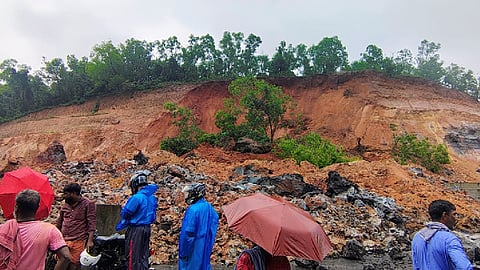 kasaragod cheruvathur landslide