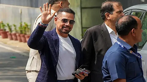 Delhi court issues notice to Robert Vadra in money laundering case