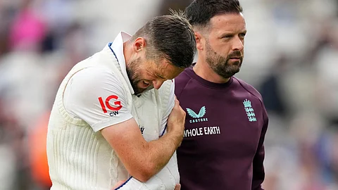 chris woakes recalls terror of walking out with injured shoulder in oval test