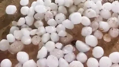 Heavy rain and hail; Orange alert in UAE