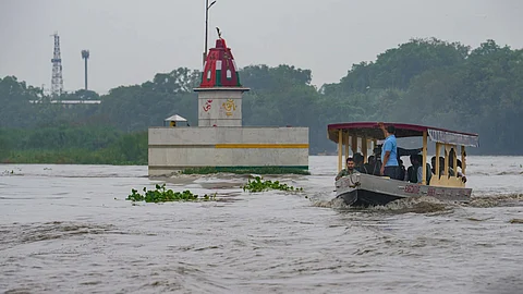 Yamuna crosses warning mark in Delhi alert for flood-like situation