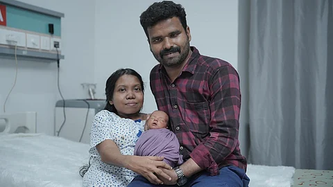 തൃശൂരിലെ സൈമർ ആശുപത്രിയിൽ സിസേറിയനിലൂടെ കുഞ്ഞിനു ജന്മം നൽകുകയായിരുന്നു