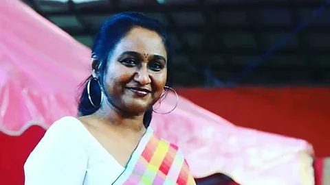 memmory card controversy actress cuckoo parameswaran approached womens commission
