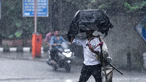 heavy rain red alert in delhi