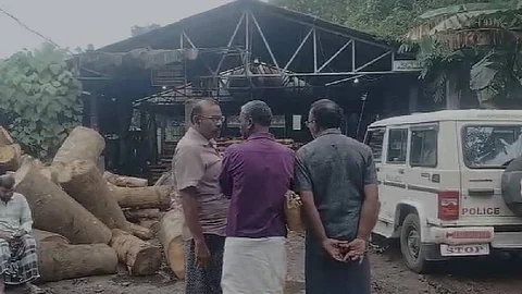 worker found dead in perumbavoor