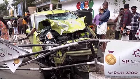 5 injured in car crash at thiruvananthapuram side walks