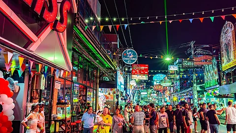 Indian man claims transgenders in Pattaya stole 4 lakh gold chain