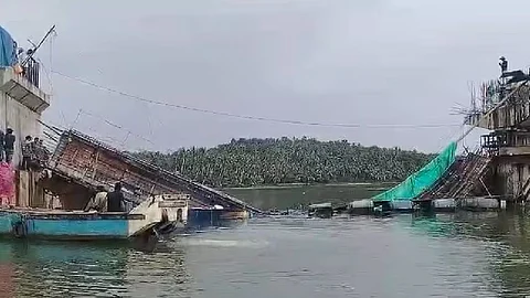 bridge collapsed in koyilandy kozhikode