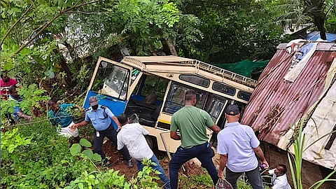 Thiruvananthapuram school bus accident 32 kids injured