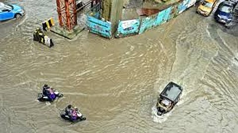 Mumbai reels under heavy rain; 300 mm of rain falls in 24 hours