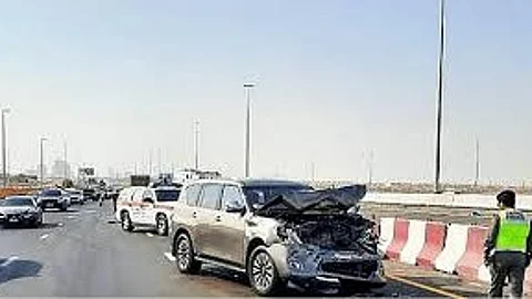 Dubai Police warns of strict action if vehicles stop or slow down at dangerous locations