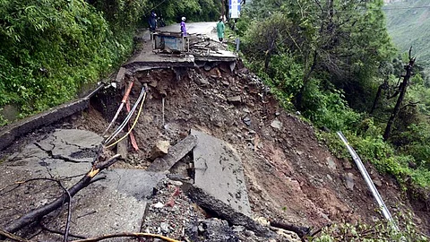 heavy rains and landslide 155 roads blocked in uttarakhand