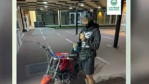 young man was arrested in Dubai for practicing on a bike without a number plate