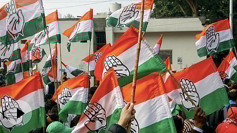 congress protest march to bjp office against c. krishnakumar