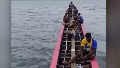 boat that arrived for the nehru boat race met with an accident