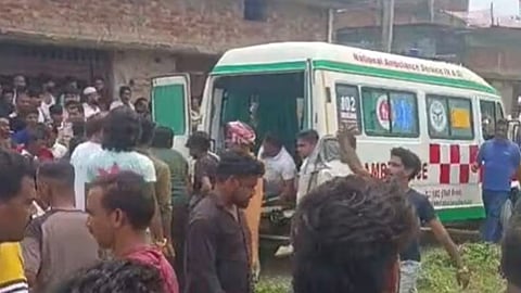 2 dead in blast at firecracker factory in UP's Lucknow