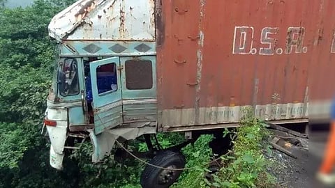 Accident at Thamarassery Pass; Container lorry breaks Kokka's protective wall