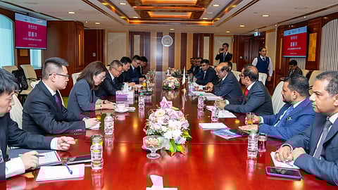 Chinese delegation visits Lulu headquarters