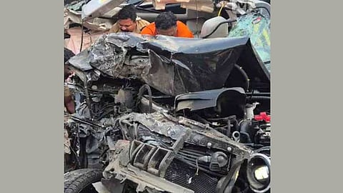 ksrtc bus collides with suv 3 die