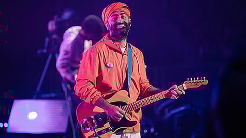 management cuts power off during arijith singh london concert