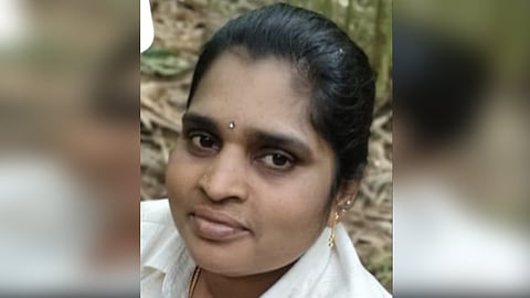 കോതമംഗലത്ത് വാഹനാപകടം: മൂന്നാർ സ്വദേശിനി മരിച്ചു | Kothamangalam accident death