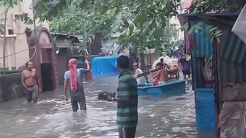 heavy rain at kolkata 5 death