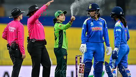 India-Pak womens world cup match delay due to flies